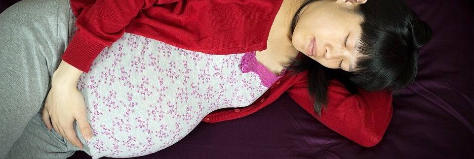 zwangere vrouw slaapt