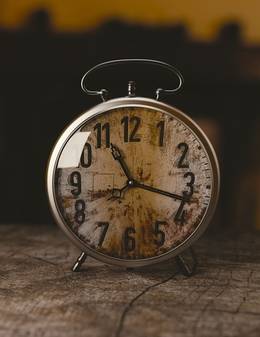 klok op tafel